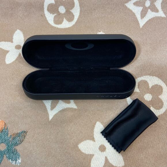 OAKLEY CASE Eyeglasses Sunglasses Prescription Glasses Reading Glasses Black - Picture 1 of 7
